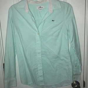 Women’s Vineyard Vine button down!